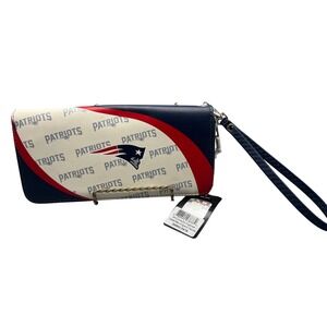 NFL New England Patriots Zip Around Wristlet‎ Wallet NWT